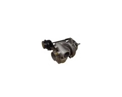 Turbolader im Austausch SAAB 9000 2.3 turbo 1994-1998